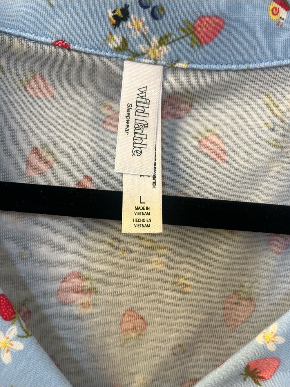 NWT Wild Fable Blue Strawberry-Print Ladies pajama Set - Picture 3 of 4